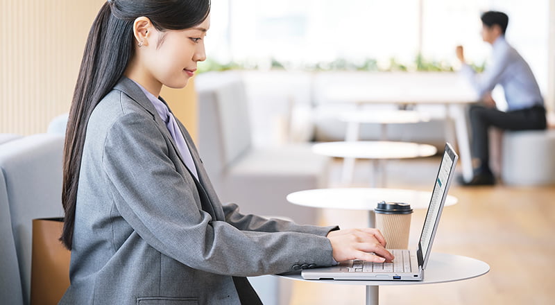 レッツノートFC 出張中にはeSIM